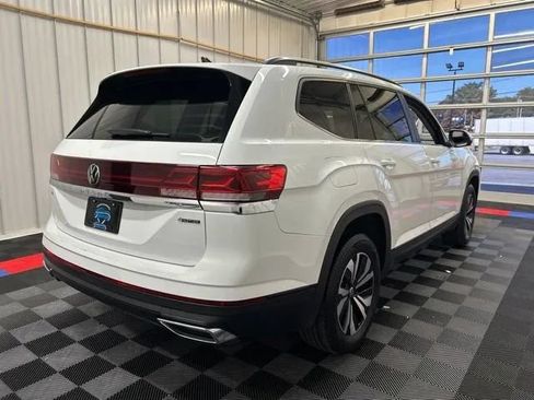 Used 2024 Volkswagen Atlas SE AWD/4WD image 3