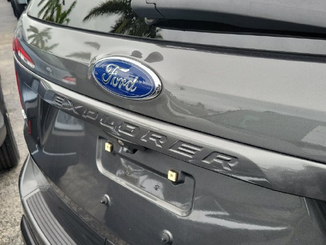 Used 2018 Ford Explorer XLT w/ Equipment Group 202A FWD image 6