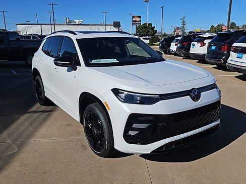 New 2026 Volkswagen Tiguan SE R-Line image 3