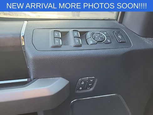 Used 2022 Ford F250 Lariat w/ Black Appearance Package image 12