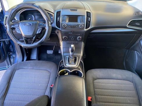 Used 2018 Ford Edge SE image 18