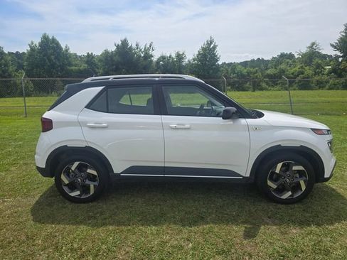 Used 2025 Hyundai Venue Limited FWD image 9