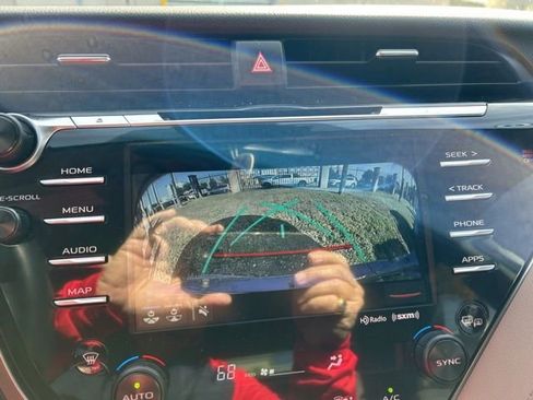 Used 2020 Toyota Camry XLE image 9