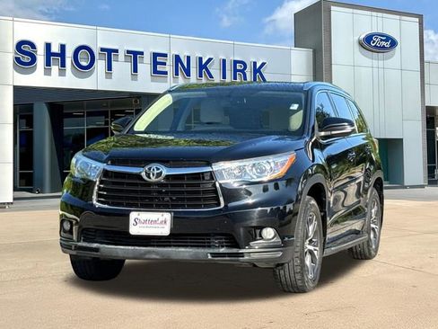 Used 2016 Toyota Highlander XLE FWD image 3