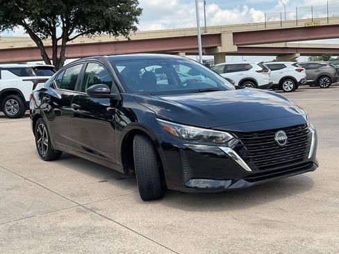 Used 2025 Nissan Sentra SV FWD image 3