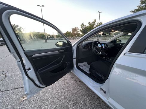 Used 2019 Volkswagen Jetta FWD image 16