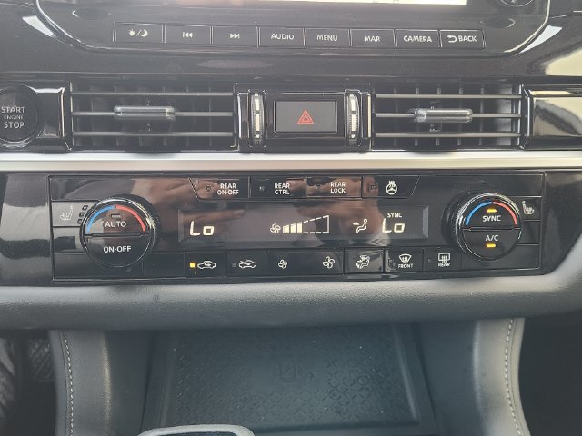 Used 2025 Nissan Pathfinder SL FWD image 22