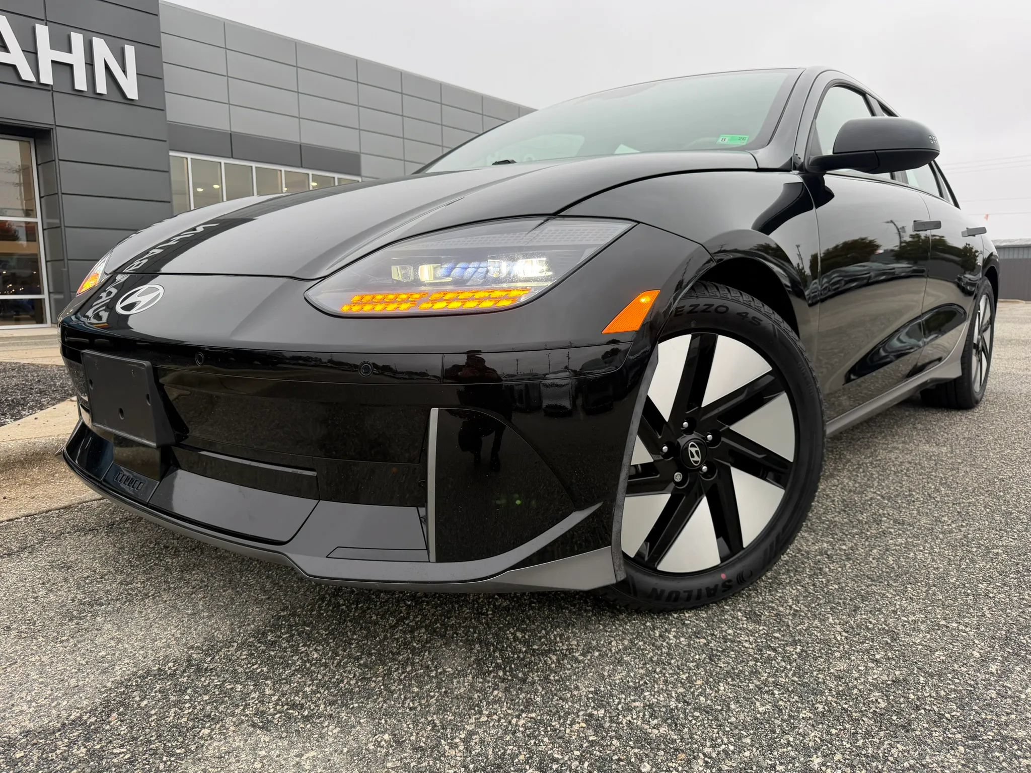 Used 2024 Hyundai Ioniq 6 SE AWD/4WD image 1