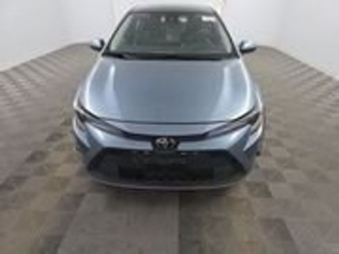 Used 2022 Toyota Corolla LE image 2