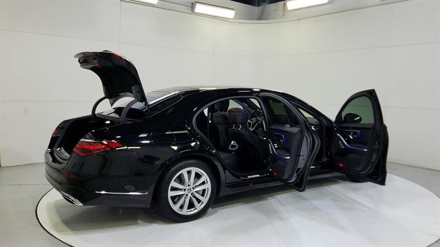 Used 2025 Mercedes-Benz S 500 4MATIC image 32