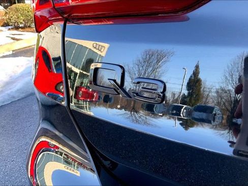 Used 2025 Audi Q3 2.0T Premium w/ Convenience Package image 9