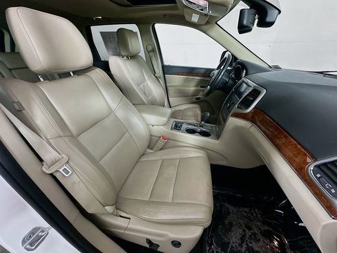 Used 2011 Jeep Grand Cherokee Limited w/ Luxury Group II AWD/4WD image 35
