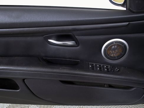 Used 2010 BMW M3 Convertible RWD image 16