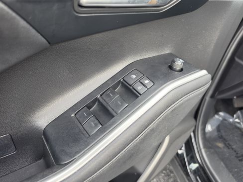 Used 2023 Toyota Highlander XLE FWD image 19