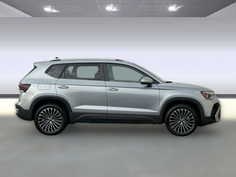 Used 2025 Volkswagen Taos SE image 7