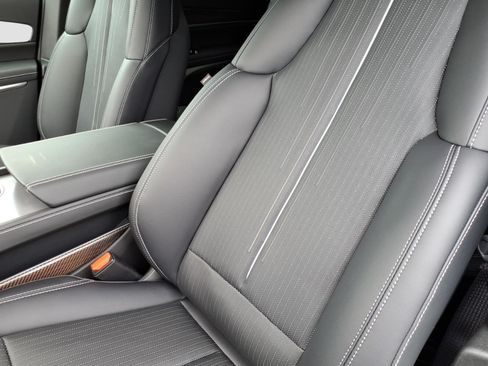 New 2027 Cadillac Vistiq Sport w/ LPO, Floor Liner Package AWD/4WD image 14