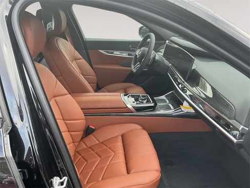 New 2026 BMW 750e xDrive image 15