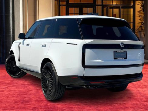 New 2025 Land Rover Range Rover SE image 3