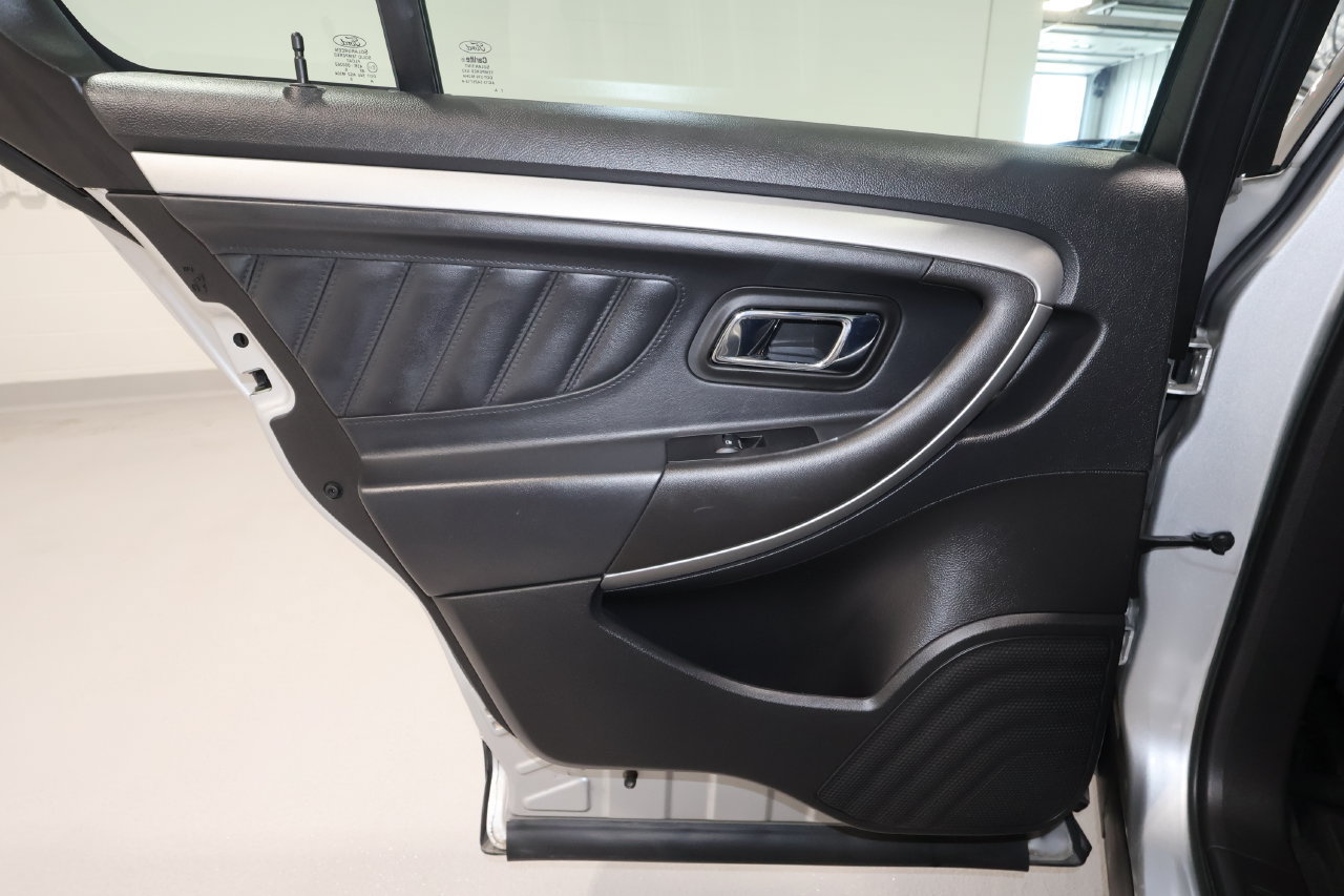 Used 2017 Ford Taurus SEL w/ Equipment Group 201A FWD image 11