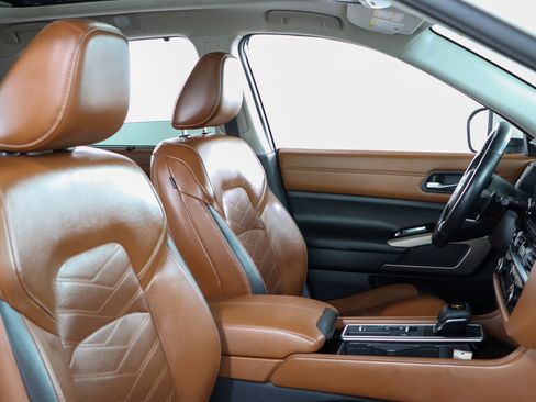 Used 2023 Nissan Pathfinder Platinum image 28