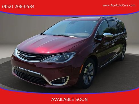 Used 2018 Chrysler Pacifica Limited w/ Advanced Safetytec Group FWD image 1