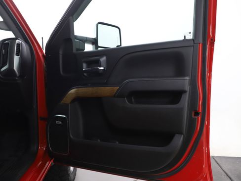 Used 2018 Chevrolet Silverado 1500 LTZ w/ LTZ Plus Package image 9