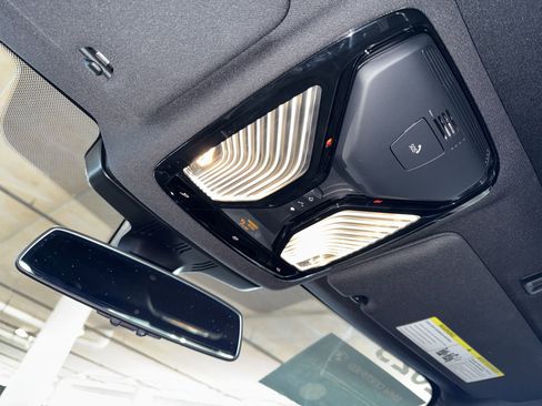 Used 2023 BMW 540i w/ Premium Package image 28