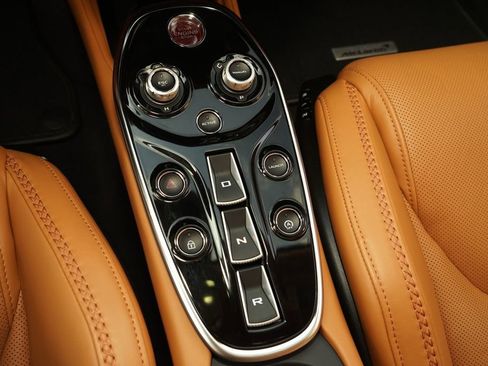 Used 2021 McLaren GT image 14