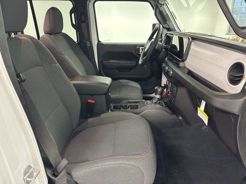 Used 2024 Jeep Wrangler Willys image 24