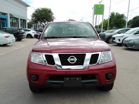 Used 2018 Nissan Frontier SV RWD image 2