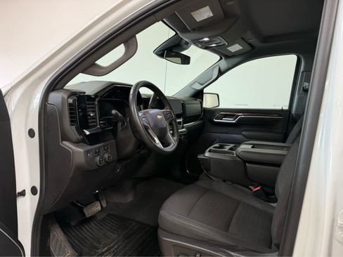 Used 2025 Chevrolet Silverado 1500 LT AWD/4WD image 12