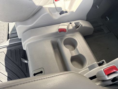 Used 2014 Toyota Sienna LE FWD image 26