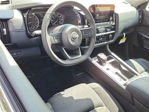 New 2025 Nissan Pathfinder SV image 4