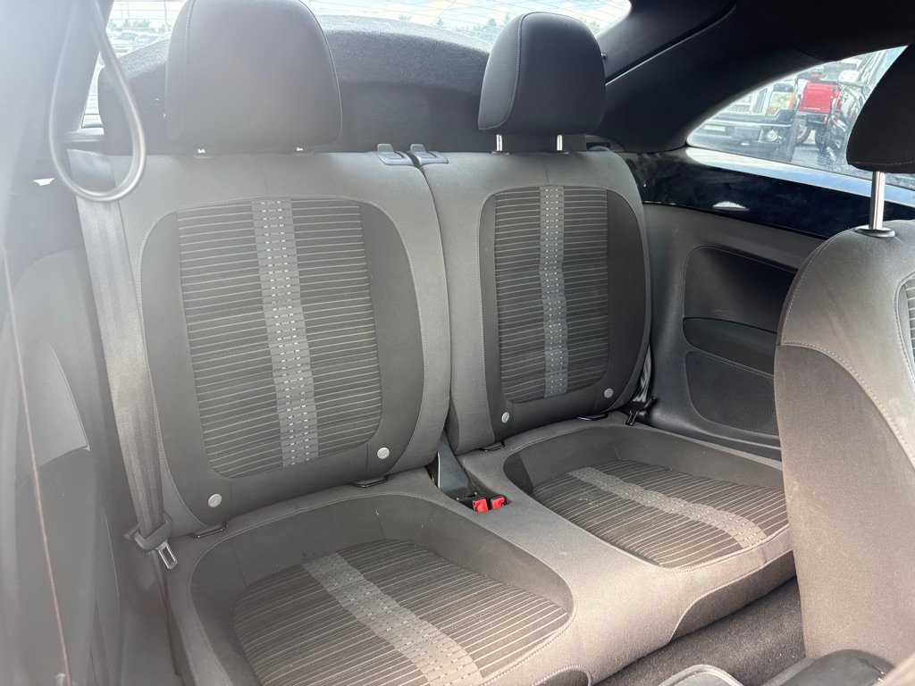 Used 2015 Volkswagen Beetle R-Line FWD image 11
