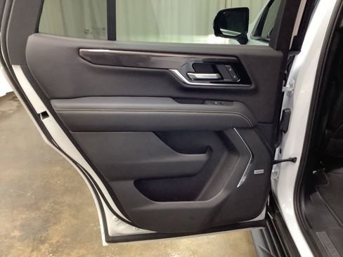 Used 2025 GMC Yukon Elevation image 27