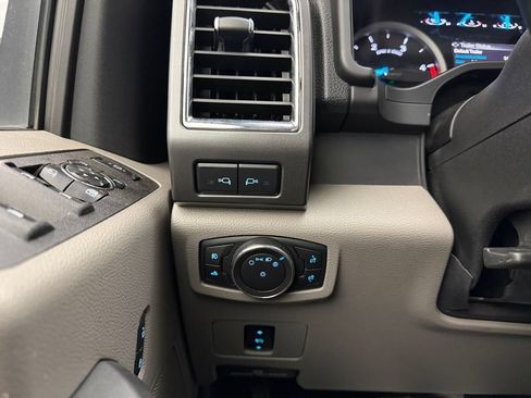 Used 2017 Ford F250 XLT w/ XLT Premium Package AWD/4WD image 32
