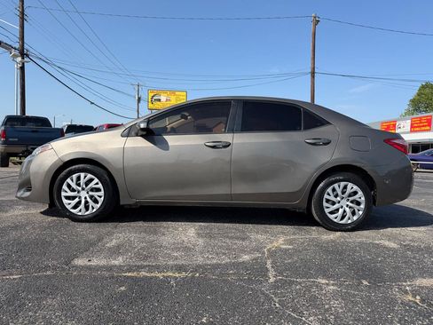 Used 2017 Toyota Corolla LE FWD image 8