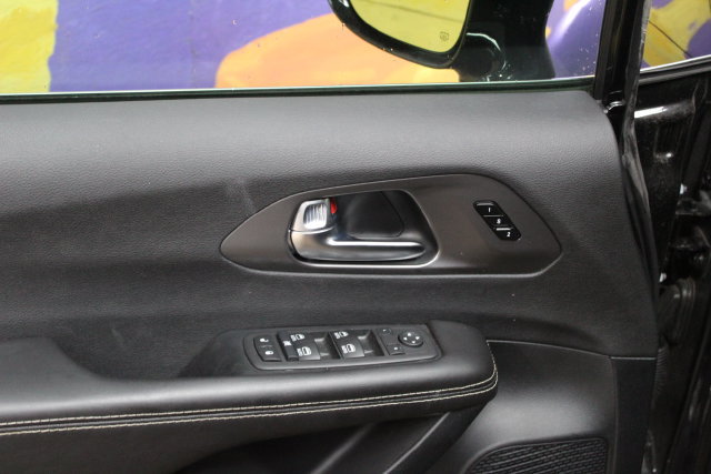 Used 2026 Chrysler Pacifica Select FWD image 13