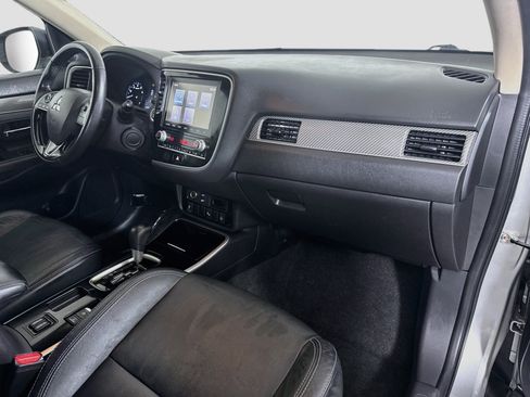 Used 2020 Mitsubishi Outlander LE FWD image 30