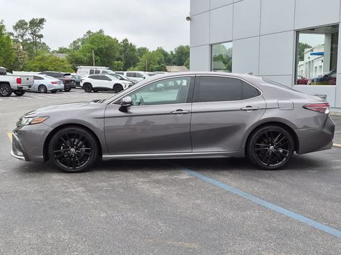 Used 2021 Toyota Camry XSE FWD image 5