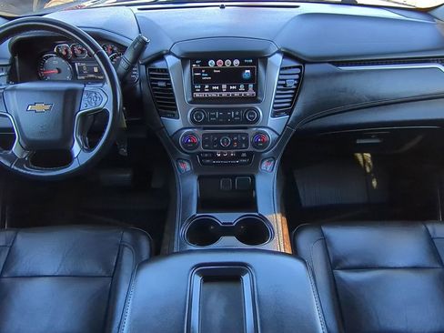 Used 2020 Chevrolet Suburban LT image 15