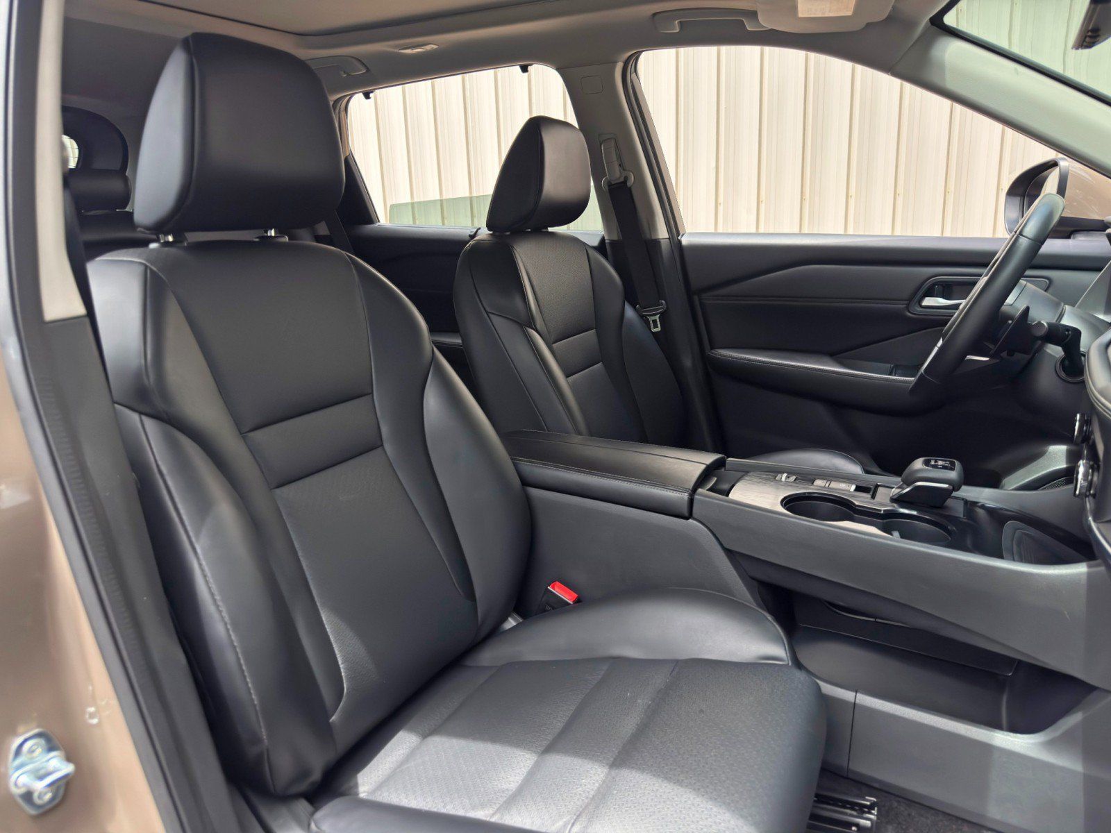 Used 2024 Nissan Rogue SV w/ SV Premium Package FWD image 34