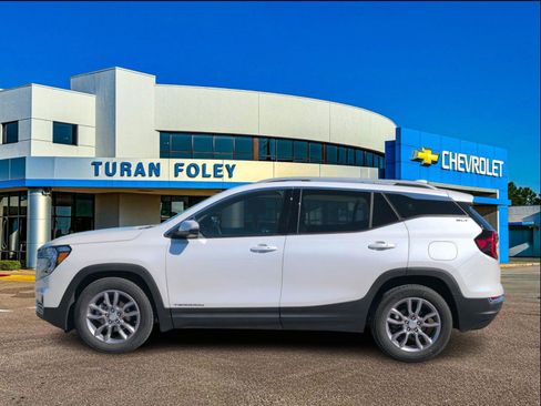 Used 2022 GMC Terrain SLT w/ LPO, Floor Liner Package image 2