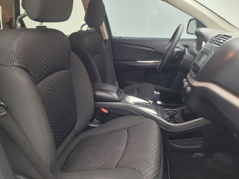 Used 2019 Dodge Journey SE FWD image 21