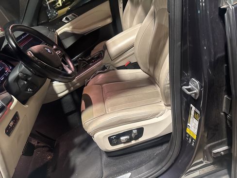 Used 2019 BMW X5 xDrive50i w/ Executive Package image 9