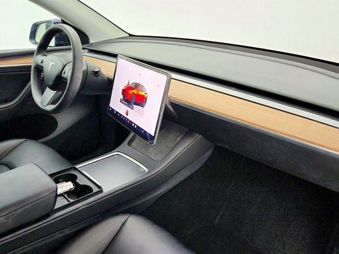 Used 2025 Tesla Model Y Long Range image 46