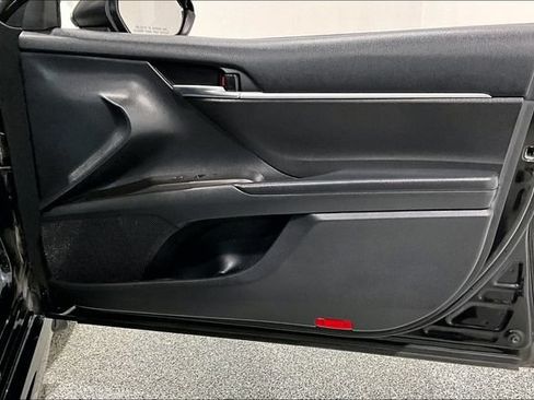Used 2022 Toyota Camry SE FWD image 33