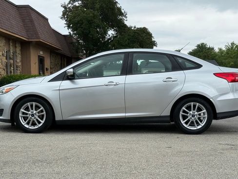 Used 2016 Ford Focus SE w/ Reverse Sensing Package FWD image 2