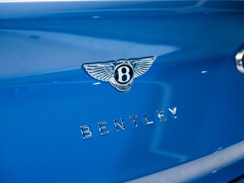 Used 2025 Bentley Bentayga Extended Wheelbase image 15