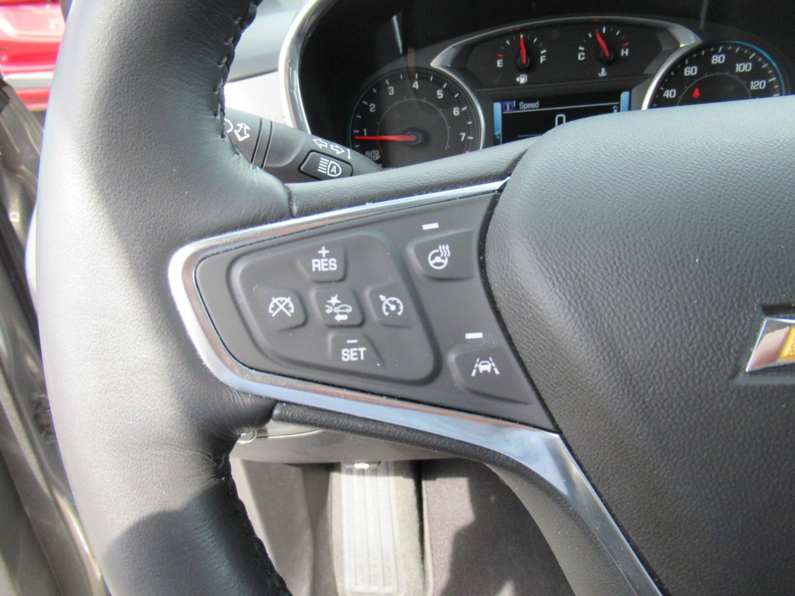 Used 2018 Chevrolet Equinox Premier FWD image 24